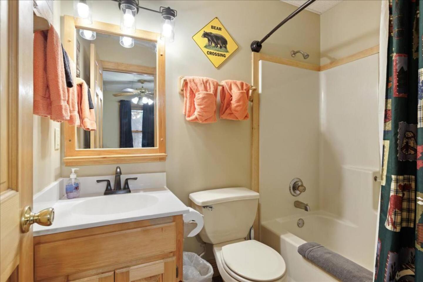5Br Smoky Cabin Hot Tub, Games, 1 Mi To Parkway Пиджен Фордж Екстериор снимка
