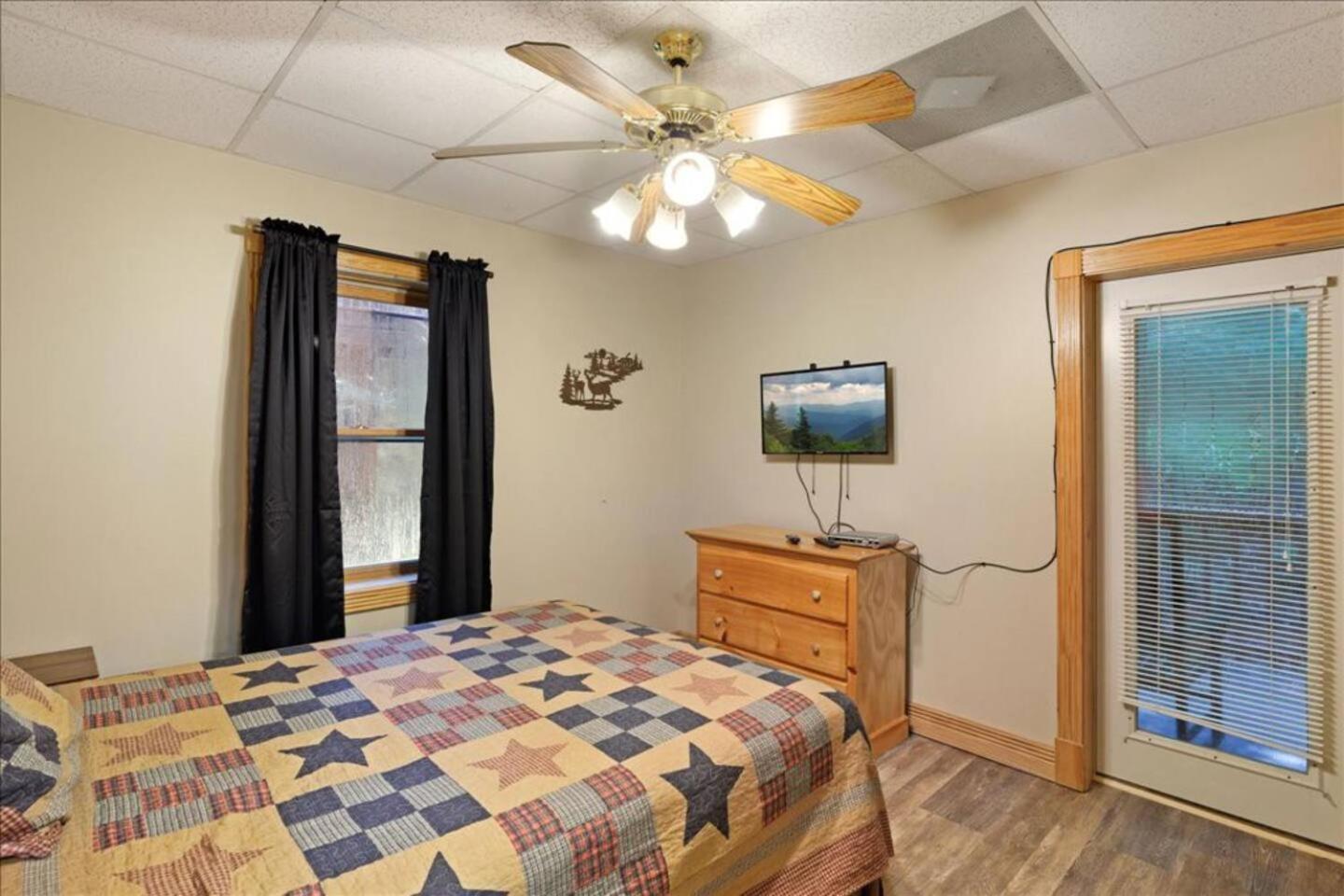 5Br Smoky Cabin Hot Tub, Games, 1 Mi To Parkway Пиджен Фордж Екстериор снимка