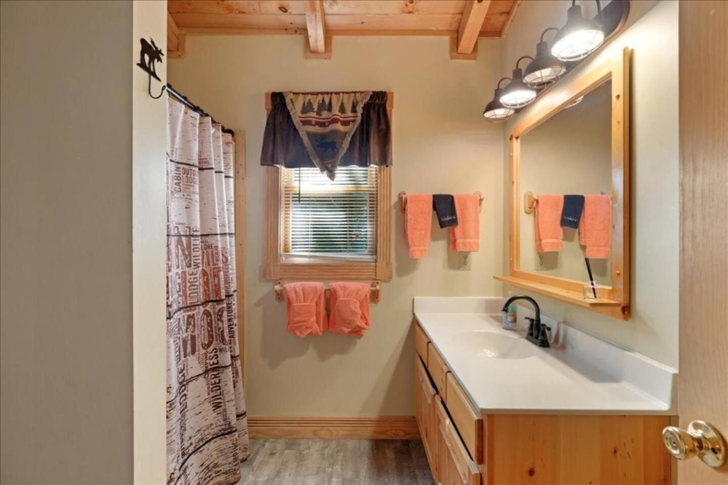 5Br Smoky Cabin Hot Tub, Games, 1 Mi To Parkway Пиджен Фордж Екстериор снимка
