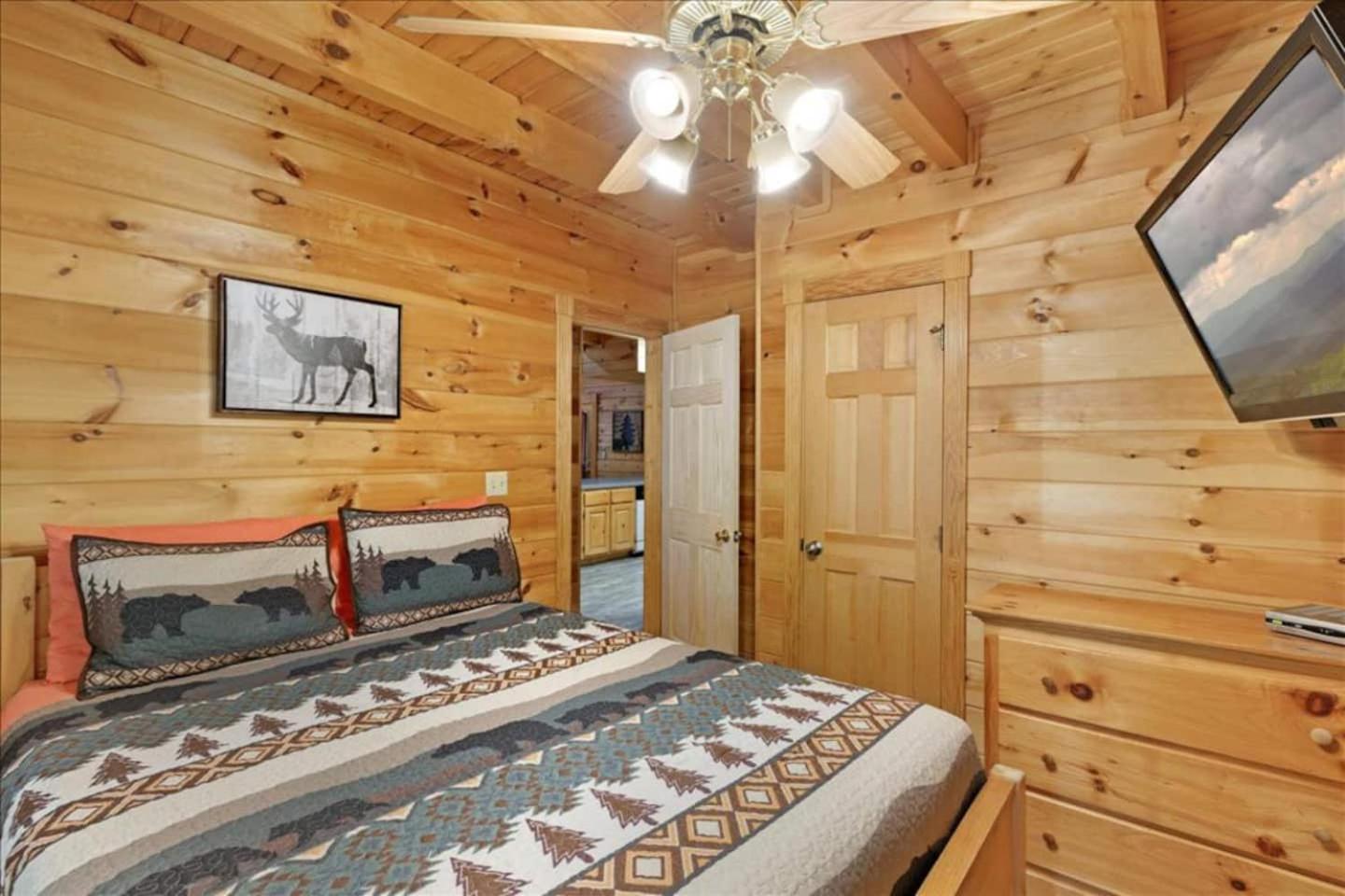 5Br Smoky Cabin Hot Tub, Games, 1 Mi To Parkway Пиджен Фордж Екстериор снимка